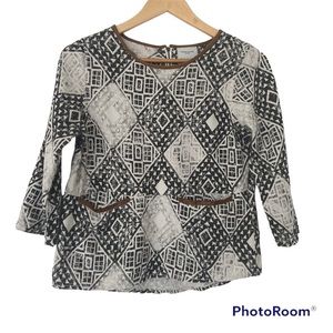 VERO MODA DENIM WHITE/GREY GEOMETRIC PATTERN TOP WITH BROWN SUEDE TRIM TOP, SM